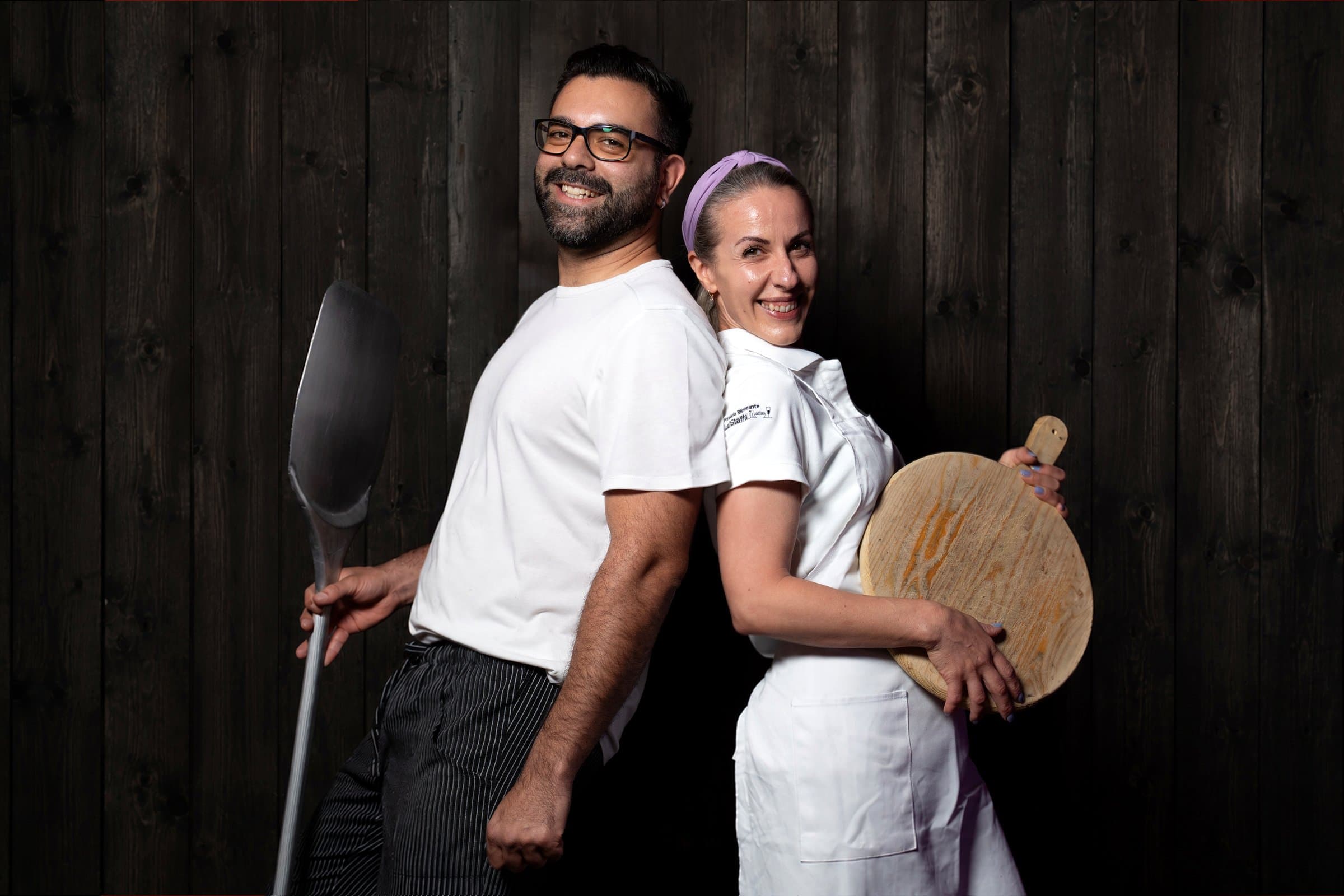 I due pizzaioli de La Staffa con pala e tagliere